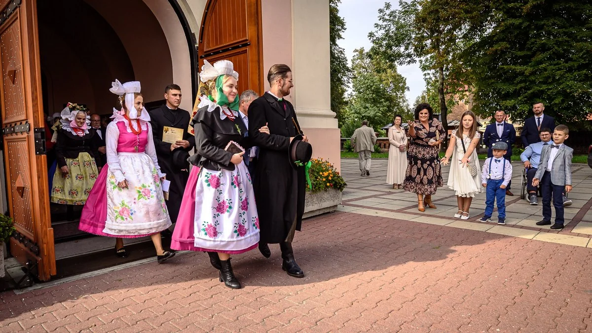 Wesele biskupiańskie Michała i Marty Chudych w Sikorzynie