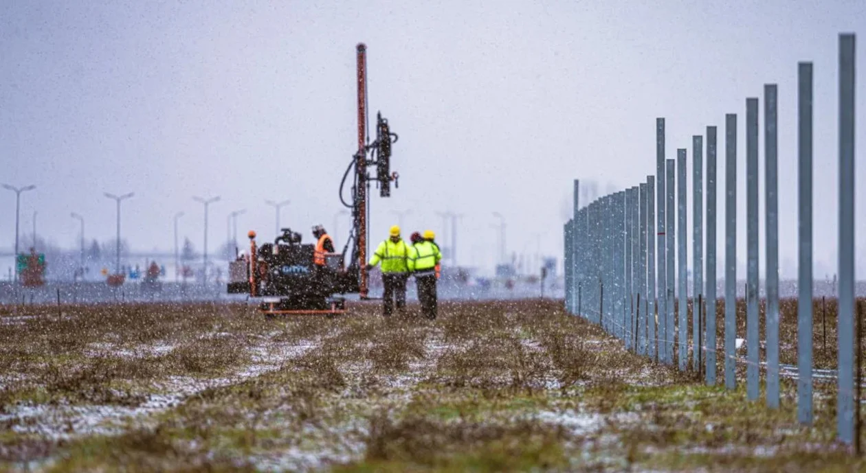 Na prawie 20 hektarach Volkswagen Poznań buduje farmę fotowoltaiczną - Zdjęcie główne