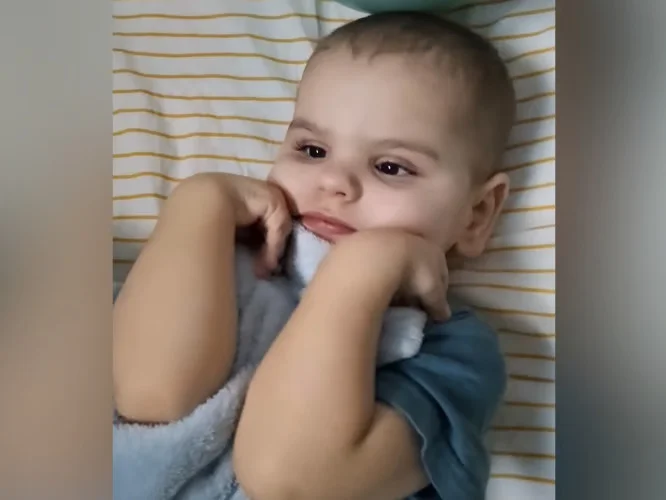 Podczas snu oddycha za niego maszyna. Milanek potrzebuje intensywnej rehabilitacji - Zdjęcie główne