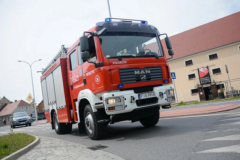 Wystawa zabytkowych pojazdów w Jarocinie z okazji Święta Flagi