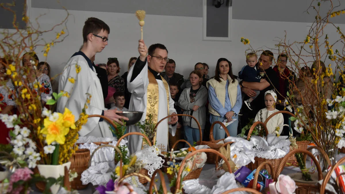 Święcenie pokarmów na Wielkanoc w Brzeziu oraz w kościołach w Gostyniu