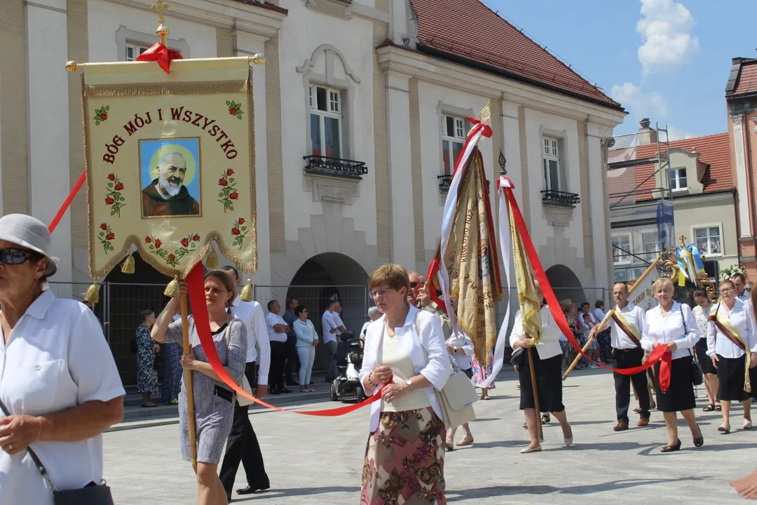 Boże Ciało w Jarocinie. Procesja z parafii św. Marcina do Chrystusa Króla