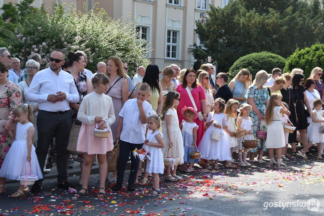 Gostyń - Boże Ciało 2023 - procesja ulicami miasta