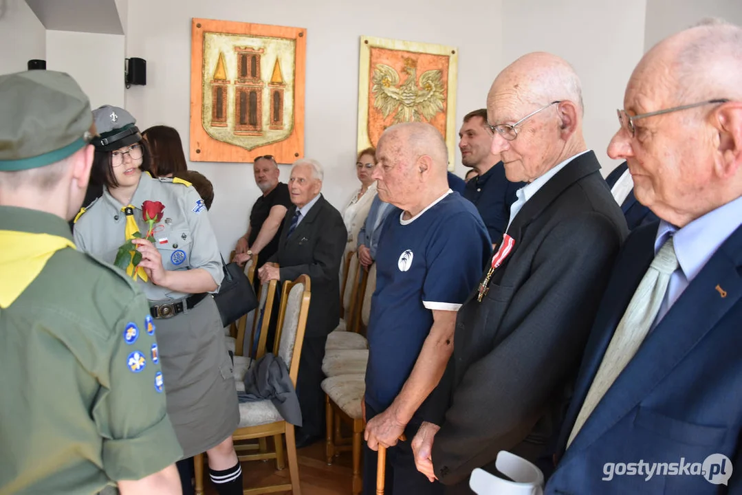 Uroczystość gostyńskiego koła Związku Kombatantów RP i BWP. Wręczanie odznaczeń