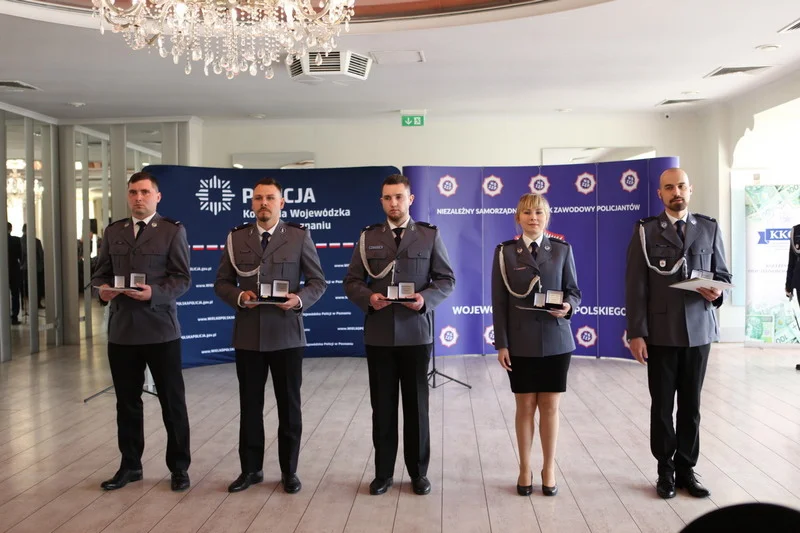 52 policjantów z Wielkopolski otrzymało "Kryształową Gwiazdę"