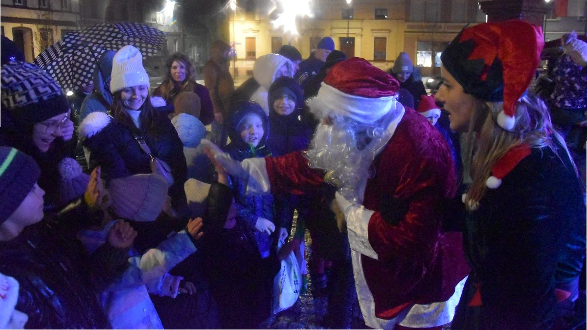 Gminne Mikołajki i odpalanie choinki w Krobi 2024