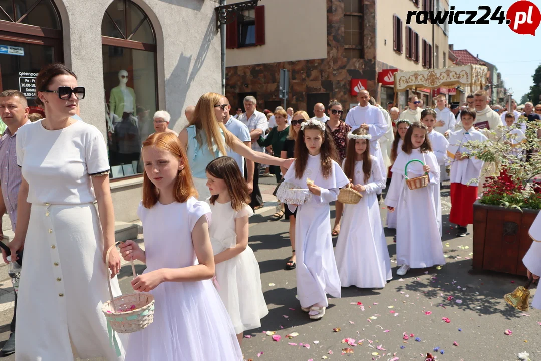 Rawicz. Procesja w Boże Ciało ulicami miasta (2023)