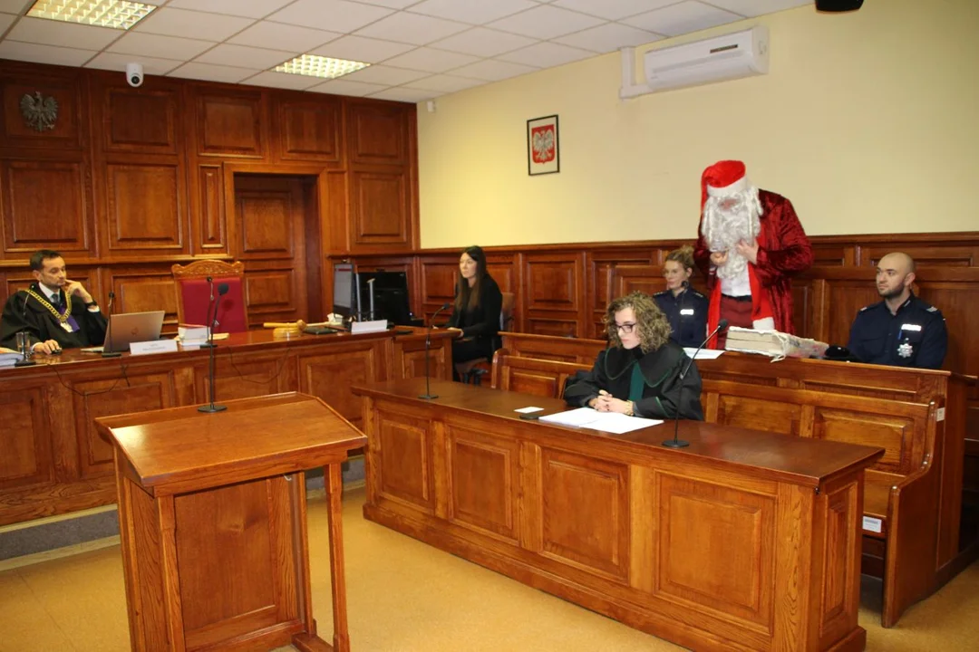 Święty Mikołaj kontra Gwiazdor. Niezwykły proces w jarocińskim sądzie - Zdjęcie główne