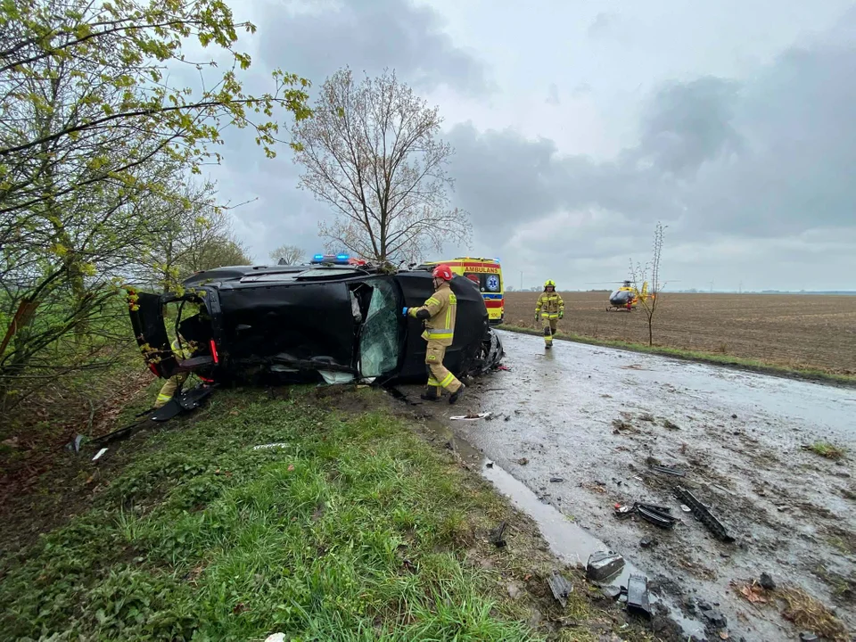 Samochód dachował na drodze powiatowej