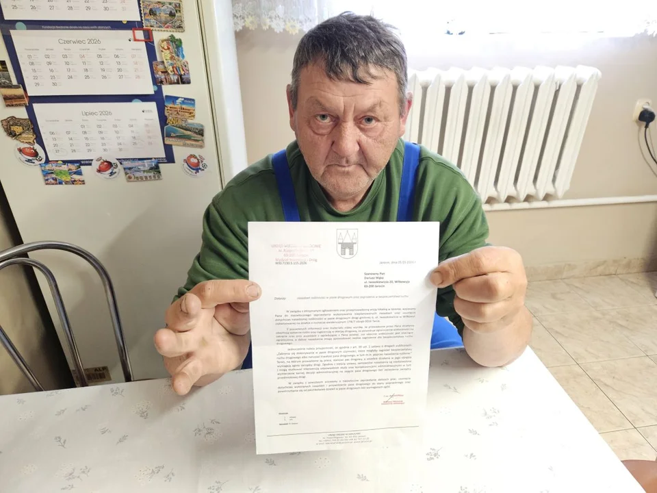 Mieszkaniec Wilkowyi musi usunąć kwiaty
