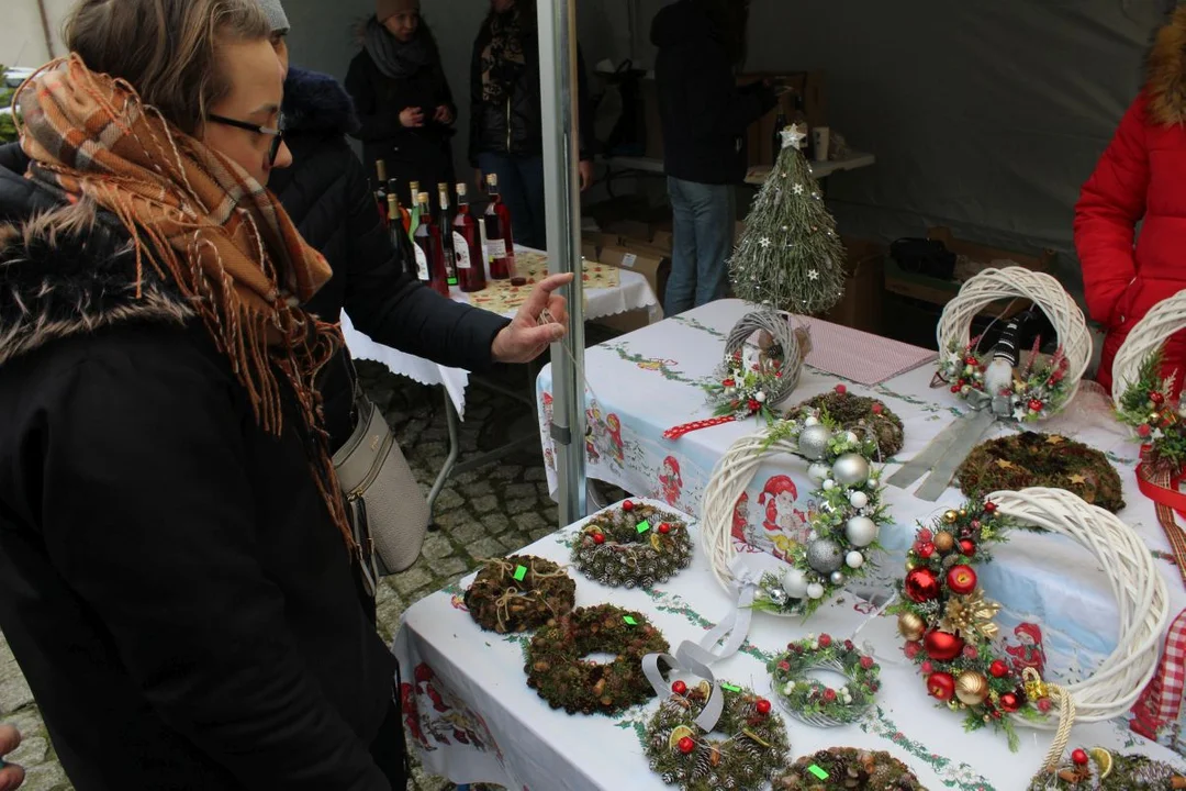 W Jarocinie trwa Jarmark Świąteczny. Zobacz, co można kupić