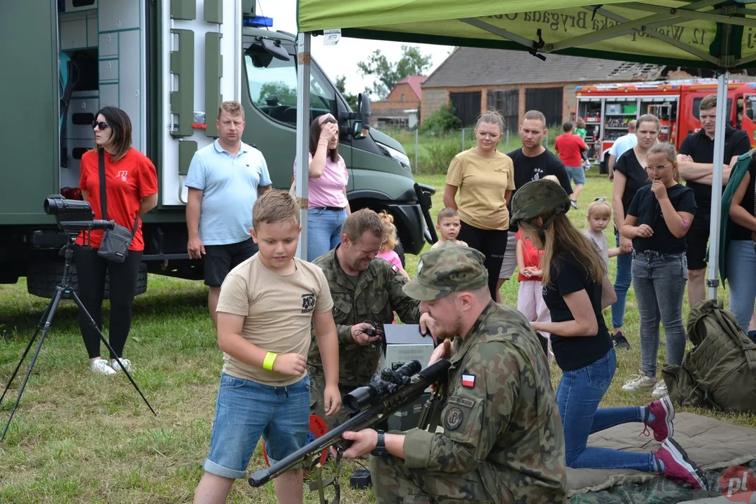 Festyn "Bezpieczne Wakacje z Mundurem" w Sobiałkowie