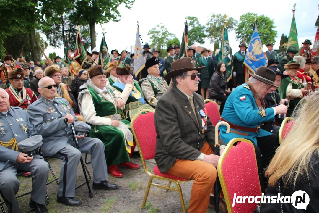 Pogrzeb Jana Klauzy, przedsiębiorcy, brata kurkowego, członka Zjednoczenia Kurkowych Bractw Strzeleckich RP na cmentarzu w Witaszycach