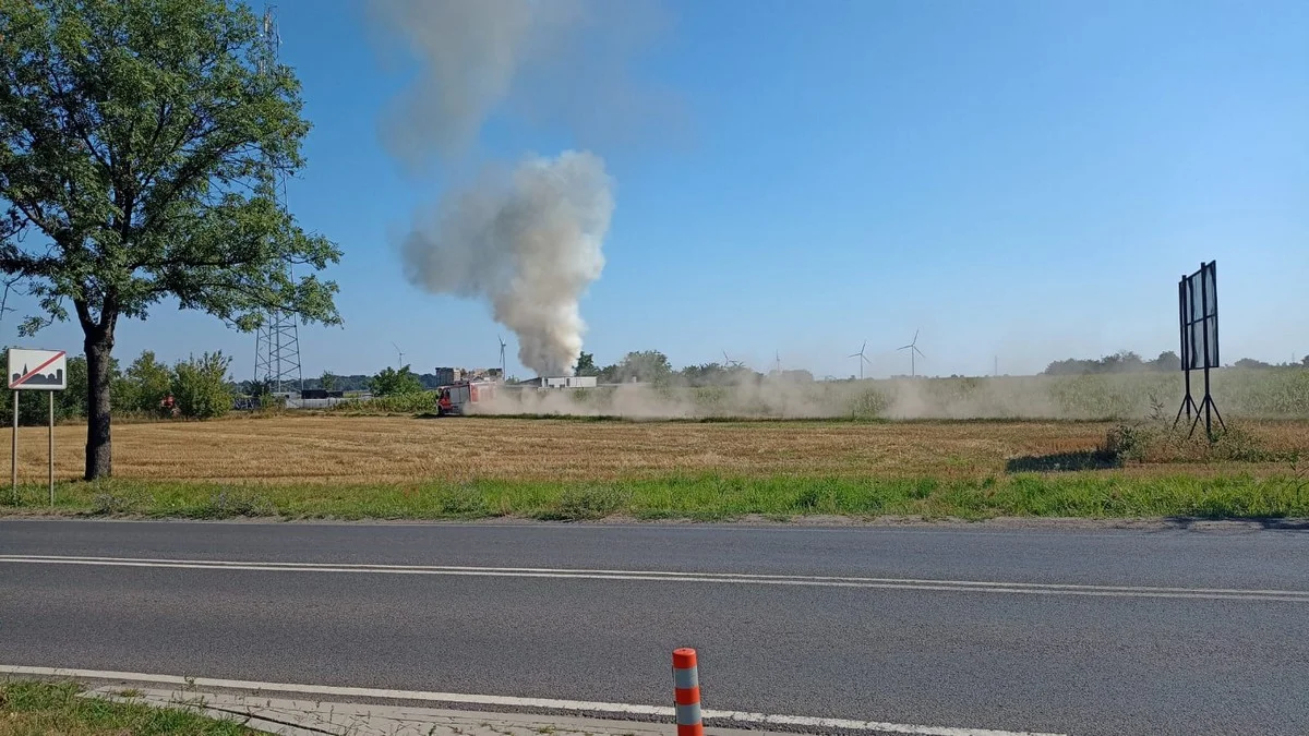 Ugasili pożar, pomogli rannej kobiecie. Strażacy interweniowali w Sierakowie [ZDJĘCIA] - Zdjęcie główne