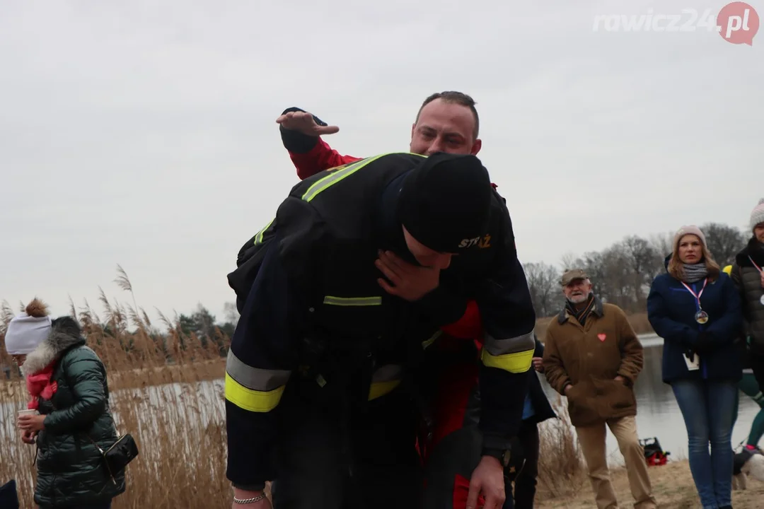 31. Finał WOŚP w Rawiczu. Na poligonie morsy wskoczyły do wody