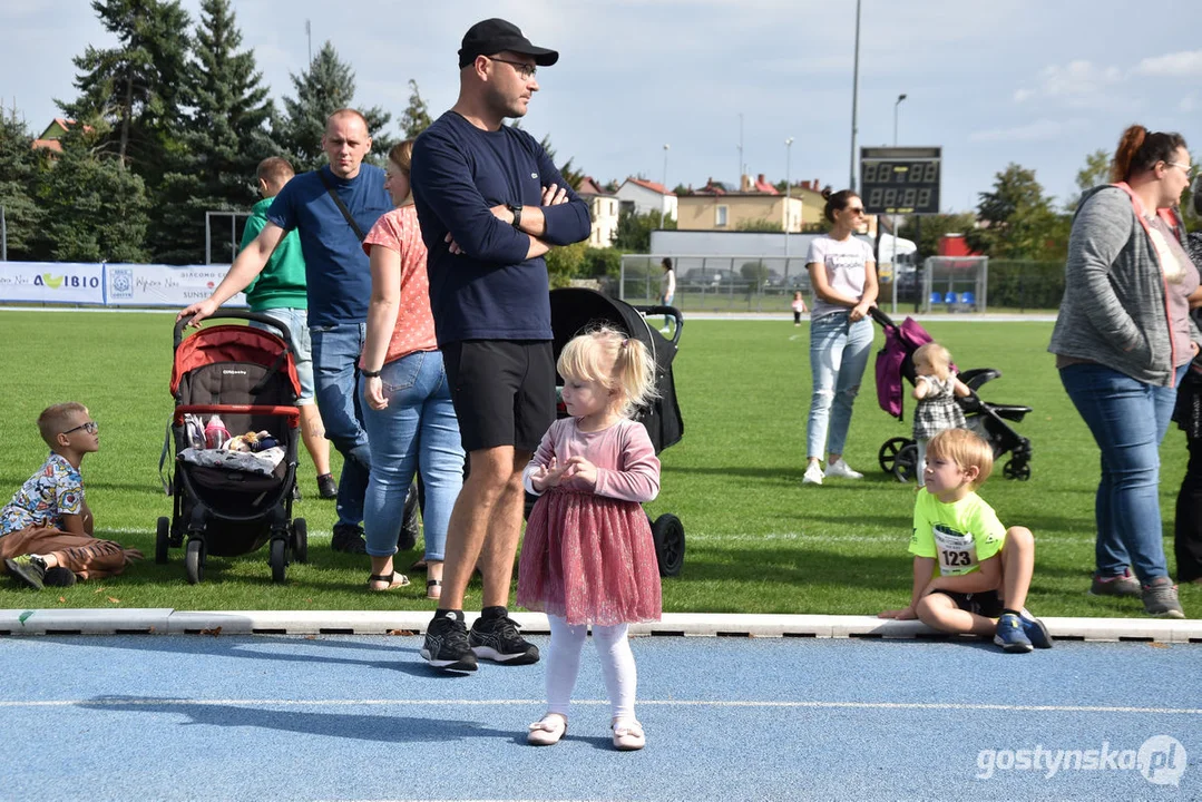 II Rodzinny Festiwal Biegowy w Gostyniu. Bieżnię opanowały dzieci