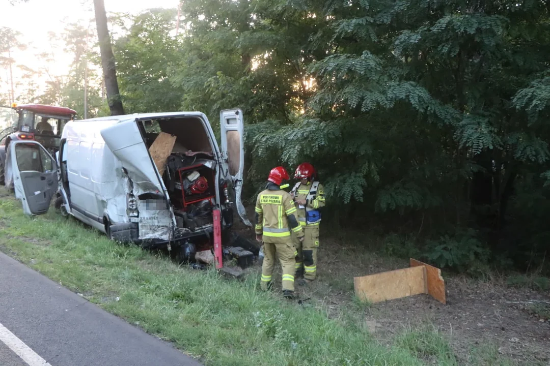 Wypadek na trasie Smolice - Dłoń. Jedna osoba w szpitalu [ZDJĘCIA] - Zdjęcie główne