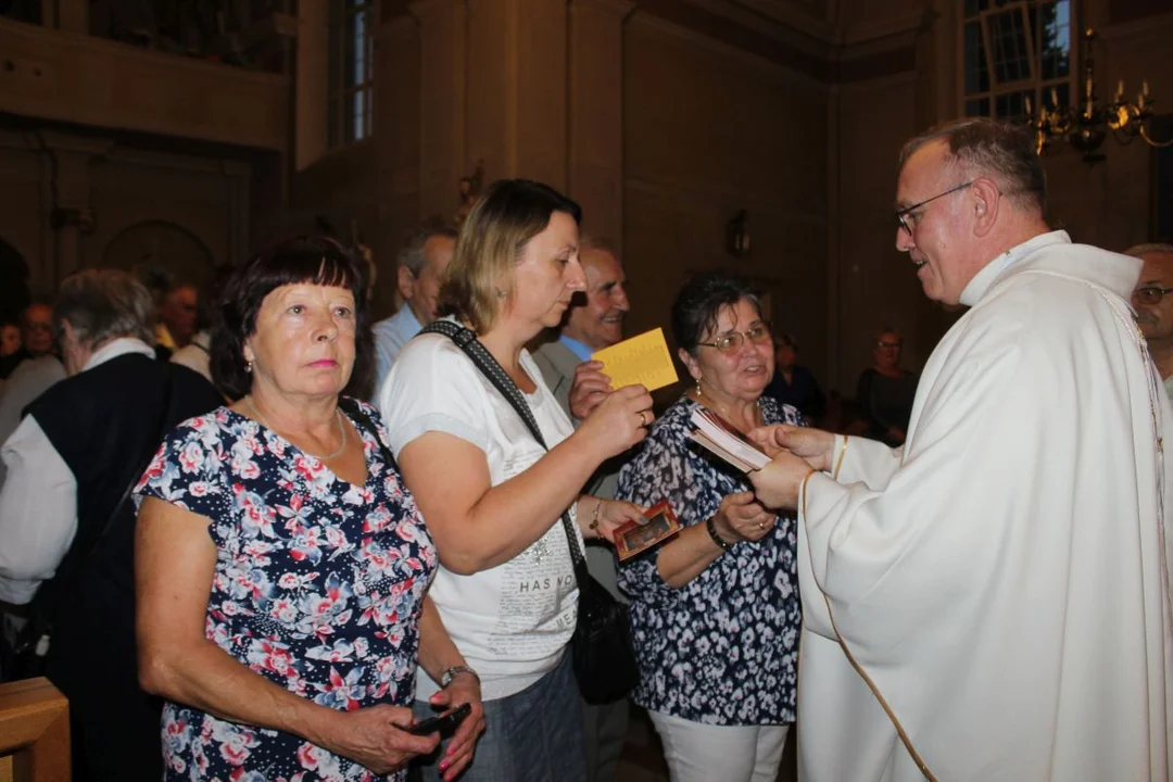 Uroczystość Matki Bożej Cieleckiej w parafii św. Małgorzaty w Cielczy z zawierzeniem KGW z gminy Jarocin