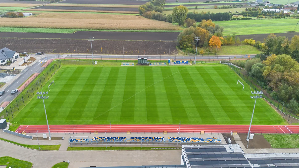 Budowa nowego stadionu sportowego w Krobi na ostatniej prostej