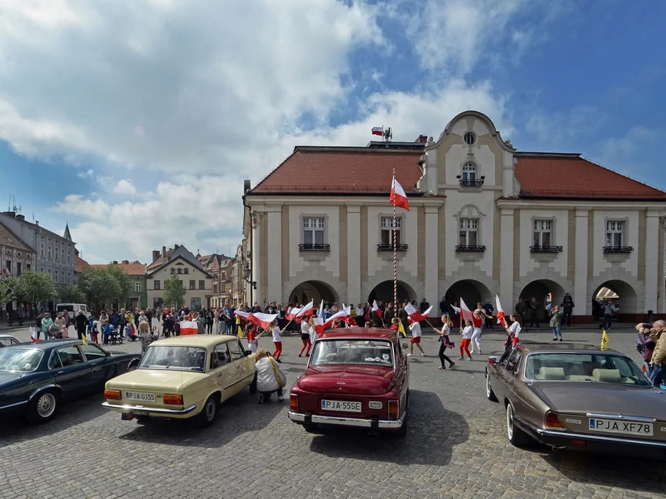 Majówka z klasykami. Pierwszy zlot pojazdów zabytkowych w Jarocinie