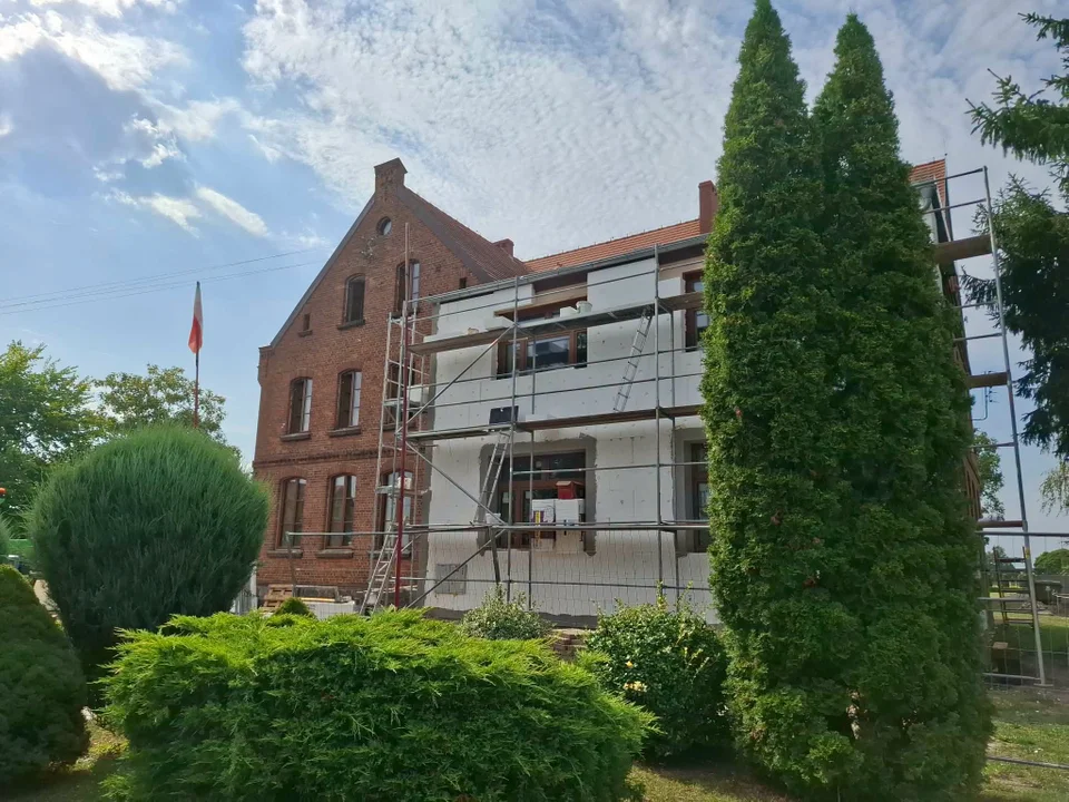 Termomodernizacja szkoły w Dłoni