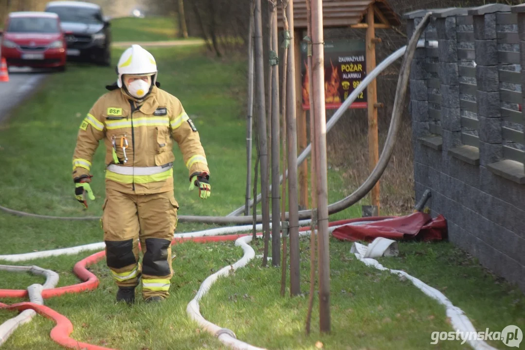 Pożar na stacji demontażu pojazdów w Śmiłowie