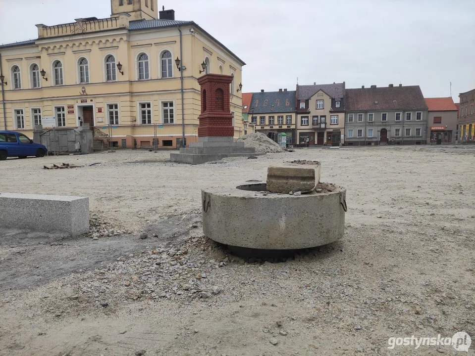 Przebudowa rynku w Krobi. Co się dzieje na placu budowy po zerwaniu umowy z wykonawcą