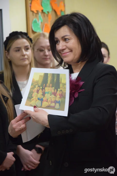 Zakopanie kapsuły czasu z okazji 40-lecia Przedszkola Samorządowego "Pod Świerkami" w Krobi