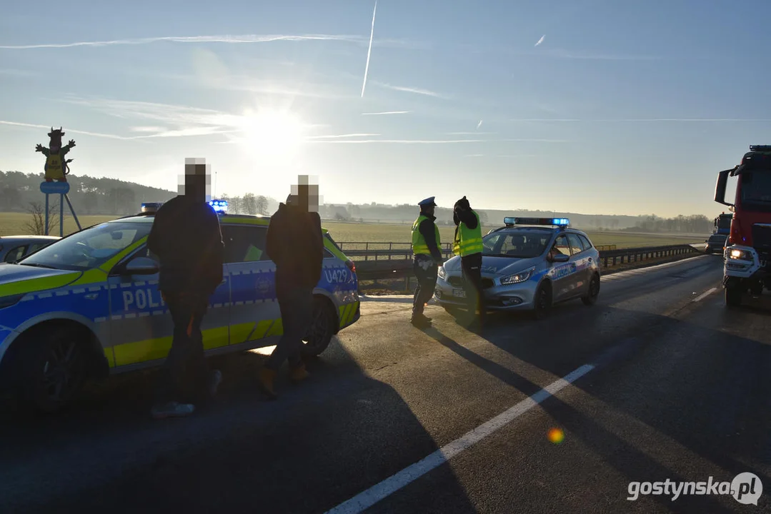 Wypadek na DW434 Gostyń - Poznań. Zderzyły się trzy samochody