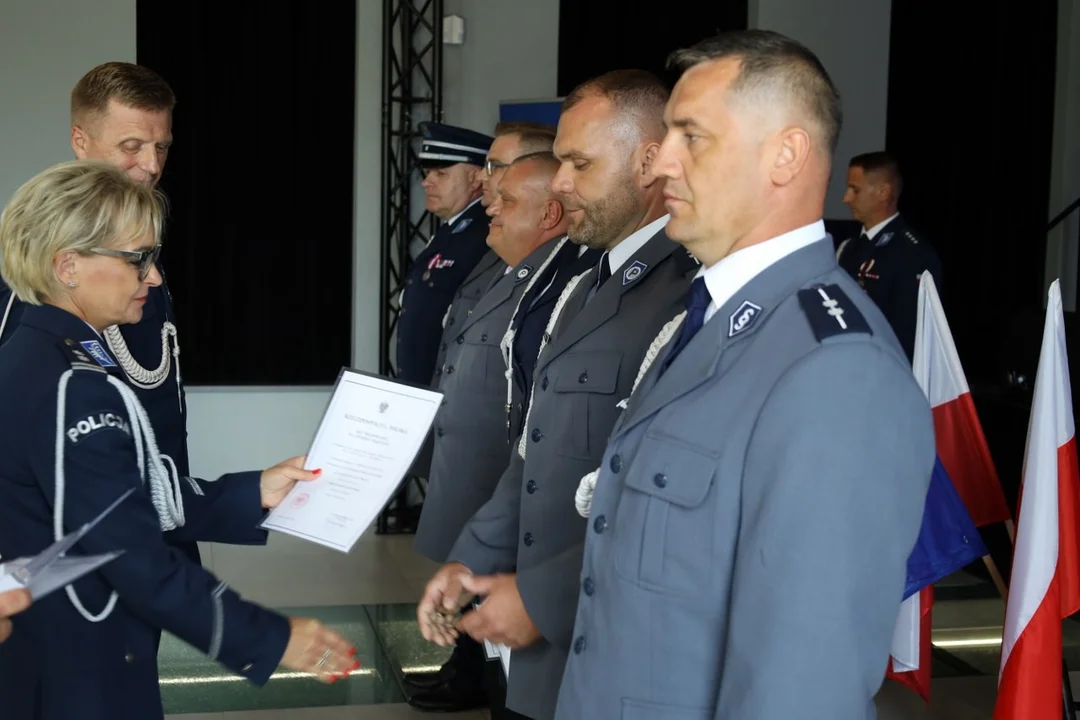 Święto Policji w powiecie pleszewskim. Awansowało 19 funkcjonariuszy - Zdjęcie główne