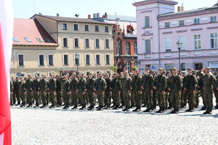 Śrem: Ponad 120 rekrutów złożyło przysięgę wojskową!