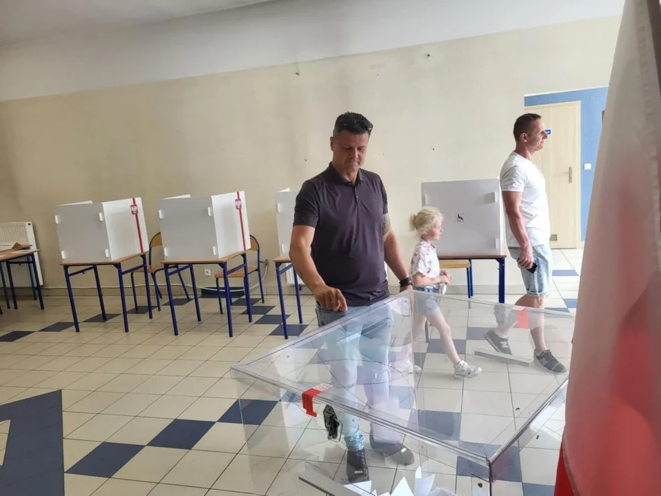 Wybowy prezydenckie 20025 - II tura, frekwencja z godz. 12.00