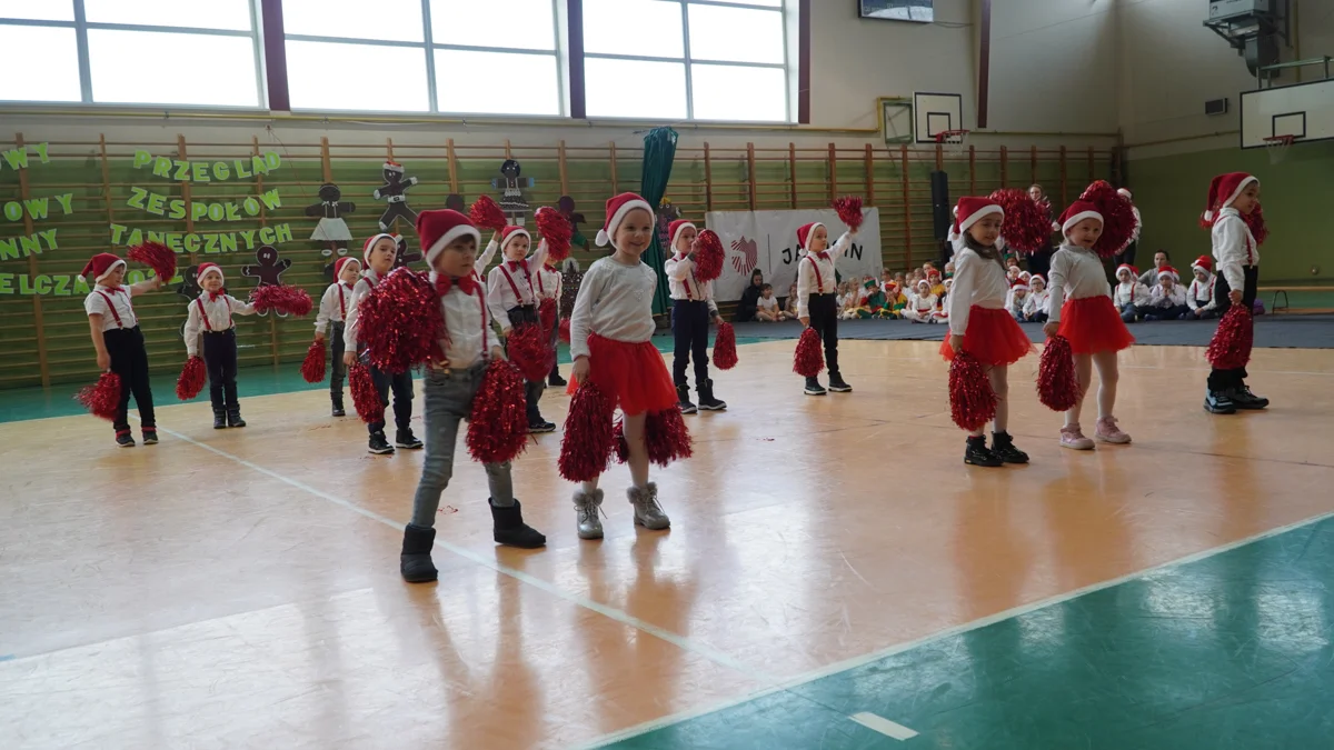 Mikołajkowy Przegląd Zespołów Tanecznych w Cielczy