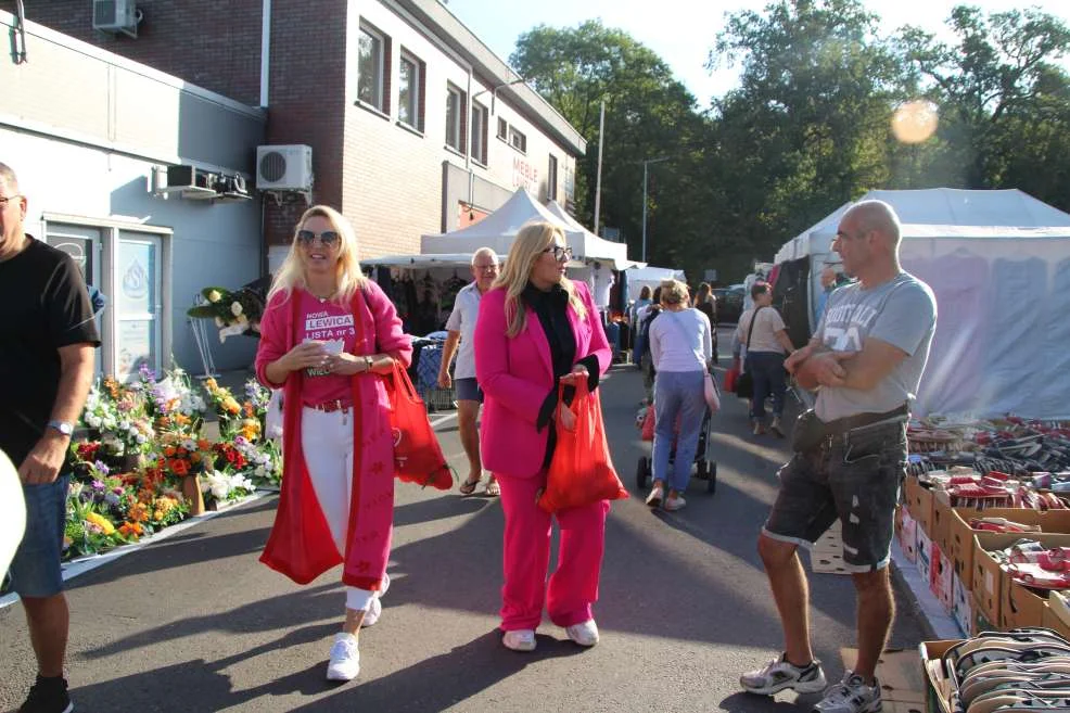 Kandydaci na posłów Nowej Lewicy na jarocińskim targowisku