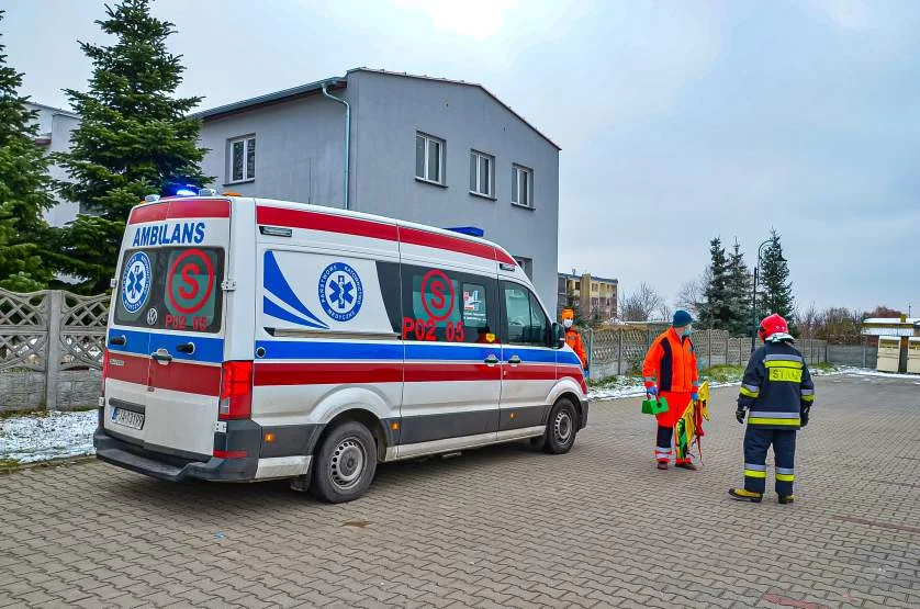 Brakuje ratowników w karetkach jarocińskiego pogotowia. Do pacjentów jeżdżą strażacy