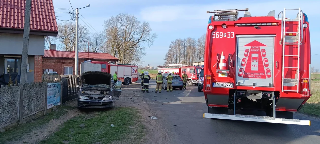 Wyki. Zderzenie dwóch samochodów