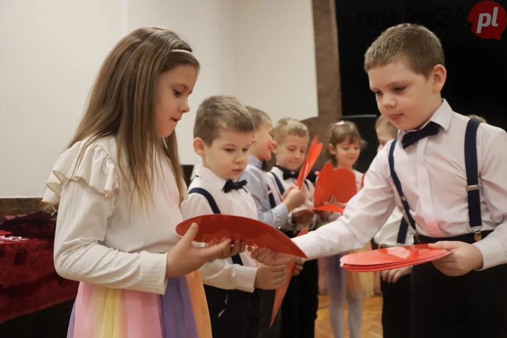 Uroczystość w Gminnym Centrum Kultury i Rekreacji w Jutrosinie