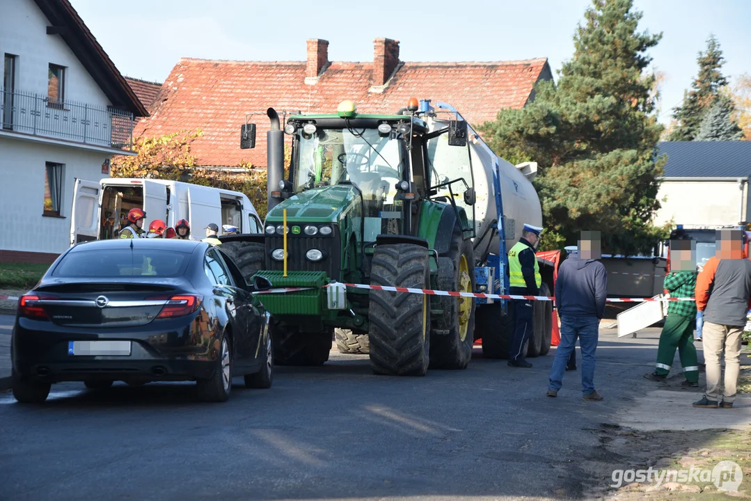 Wypadek śmiertelny w Żytowiecku. Mężczyzna przejechany przez ciągnik