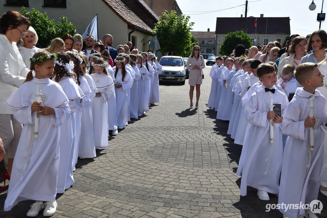 Sakrament I Komunii Świętej w parafii w Pogorzeli