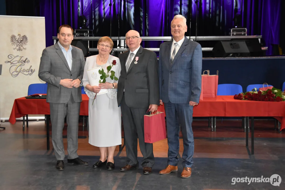 Jubileusze małżeńskie w gminie Gostyń. Blisko 60 par otrzymało pamiątkowe medale