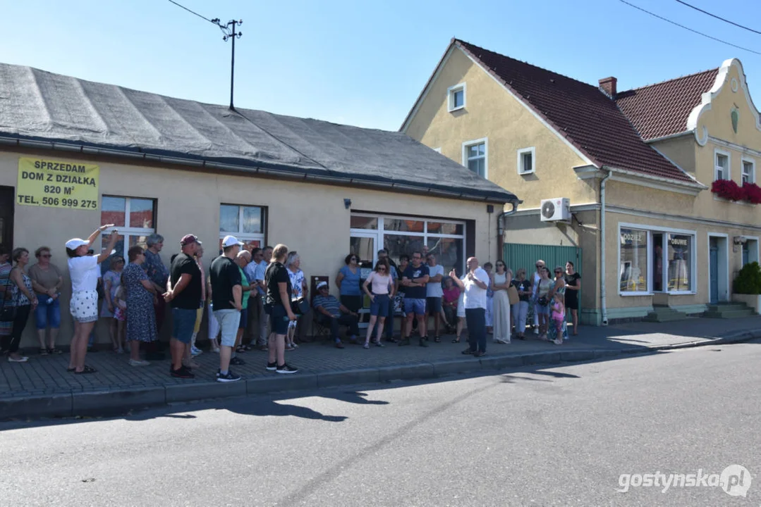 Spacer z Janem Niedzielą po rynku w Piaskach