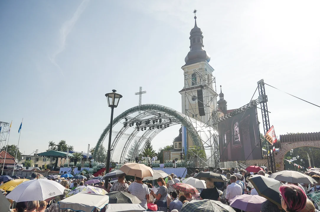 Smolice. Koronacja wizerunku Matki Bożej Uzdrowienia Chorych