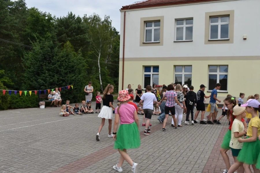 Festyn w szkole w Kwileniu