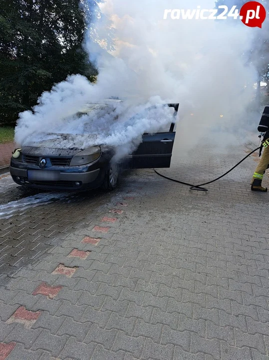 Pożar auta na ul. Englerta w Rawiczu