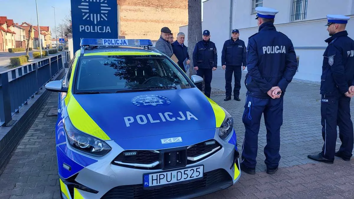 Nowy radiowóz w rawickiej policji