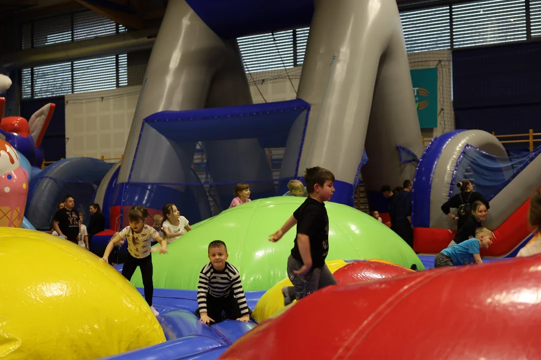 Mnóstwo uśmiechów i pozytywnej energii. Festiwal Dmuchańców w Pleszewie - Zdjęcie główne