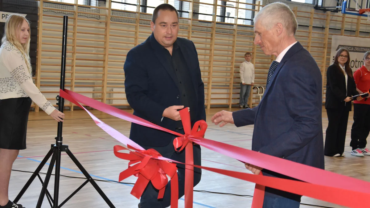 Oddanie do użytku po remoncie hali sportowej przy Szkole Podstawowej nr 2 w Gostyniu