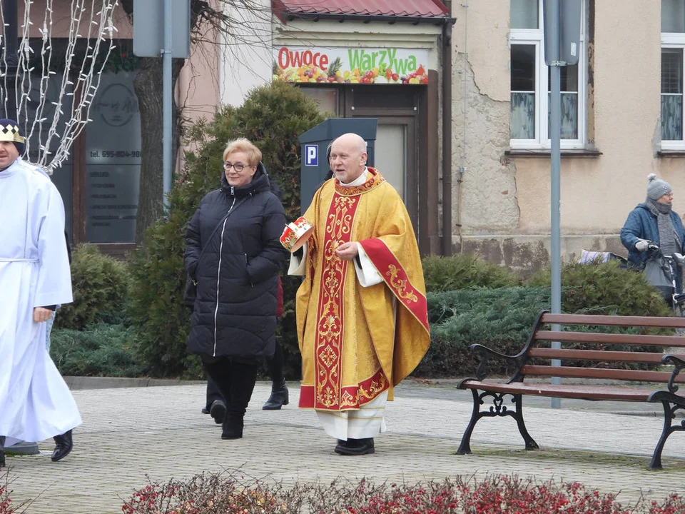 Orszak Trzech Króli i koncert kolęd w kościele w Piaskach Wlkp.