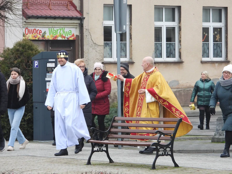 Orszak Trzech Króli i koncert kolęd w kościele w Piaskach Wlkp.