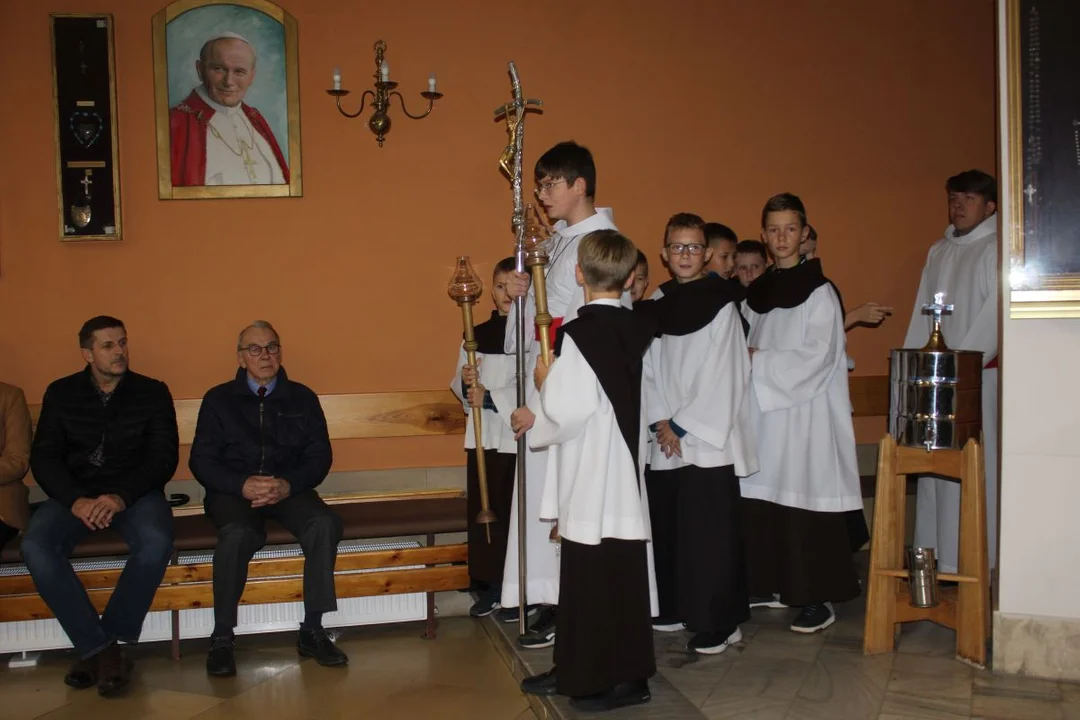 Prawie 200 osób przyjęło wczoraj sakrament bierzmowania w parafii św. Antoniego Padewskiego w Jarocinie
